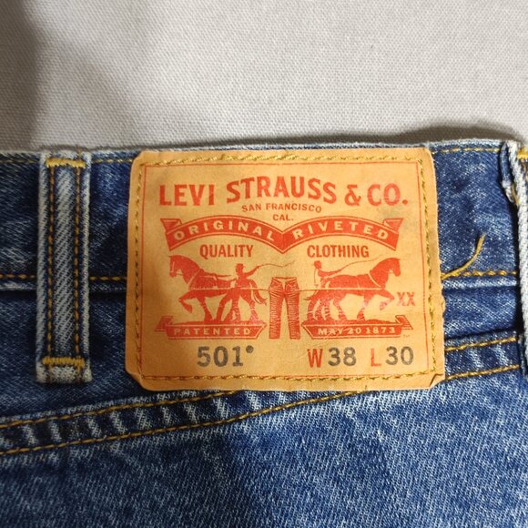 Levi's 501 jeans men's size W38/L30 denim blue colour classic button fly - Picture 5 of 14